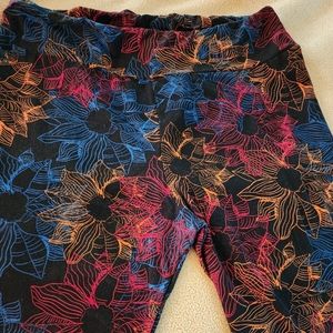 LuLaRoe Leggings Tall & Curvy